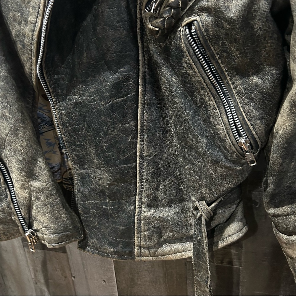 Women Leather Jacket - Picture 5 of 11